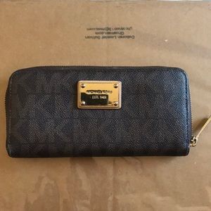 Micheal kors Mk wallet